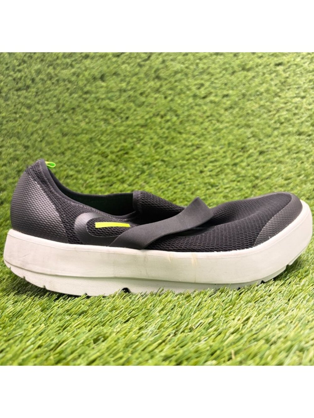 OOFOS OOmg Low Mens Size 10 Black White Athletic Recovery Slip On Shoes Sneakers